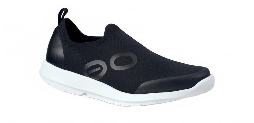 NEW OOFOS women's oomg sport shoe in white/black
